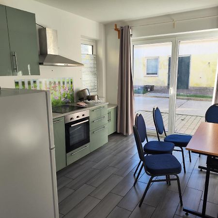 Erdgeschoss Wohnung Nahe Flughafen Wina Bagian luar foto