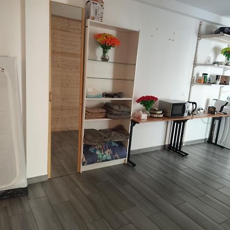 Erdgeschoss Wohnung Nahe Flughafen Wina Bagian luar foto