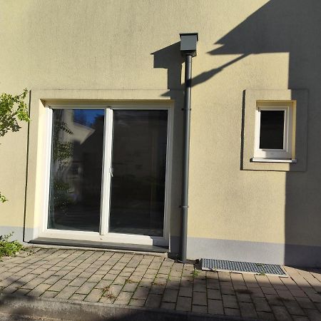 Erdgeschoss Wohnung Nahe Flughafen Wina Bagian luar foto