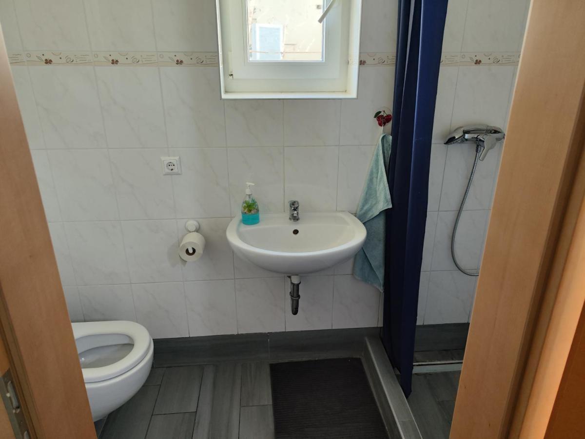 Erdgeschoss Wohnung Nahe Flughafen Wina Bagian luar foto