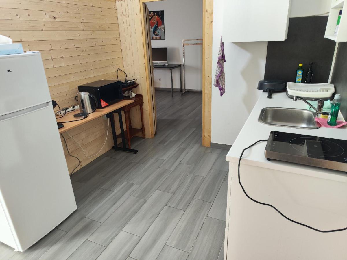 Erdgeschoss Wohnung Nahe Flughafen Wina Bagian luar foto