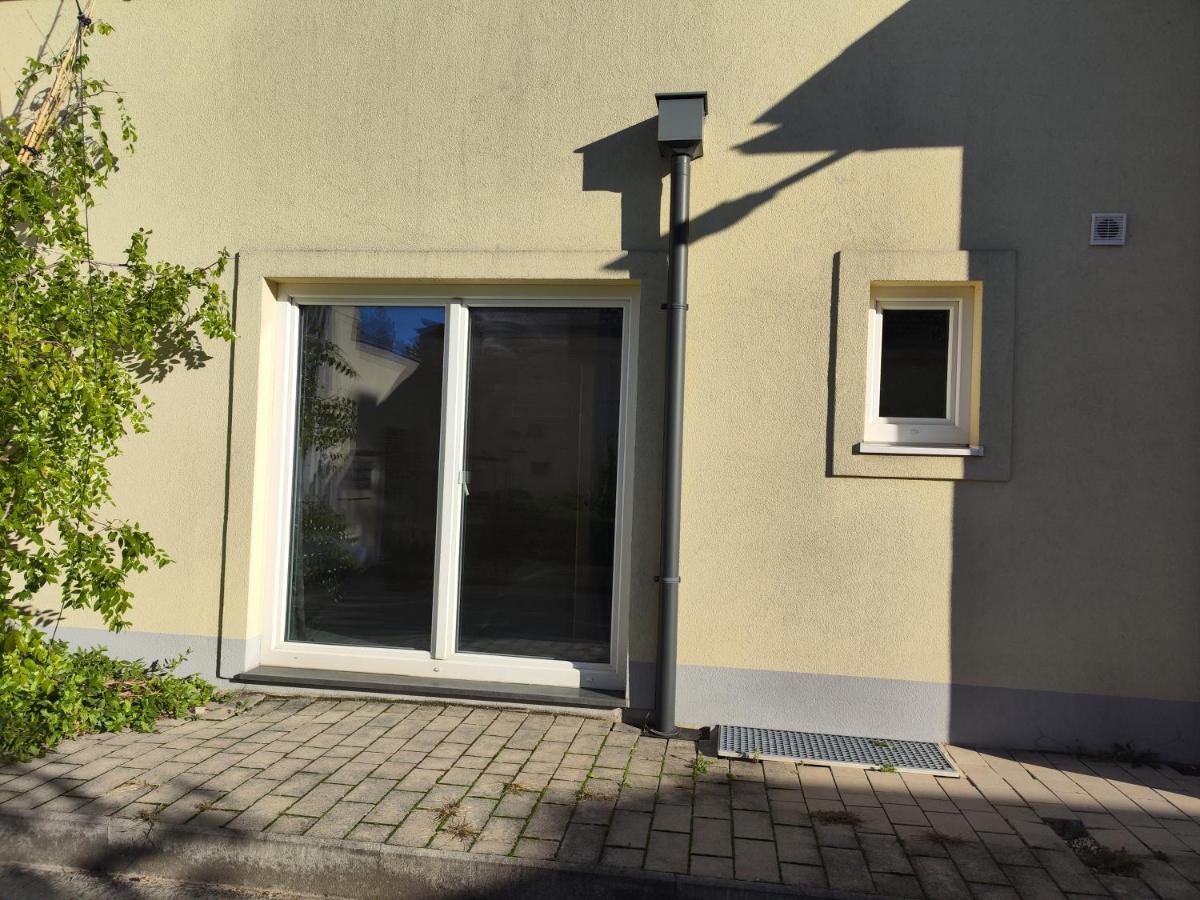 Erdgeschoss Wohnung Nahe Flughafen Wina Bagian luar foto